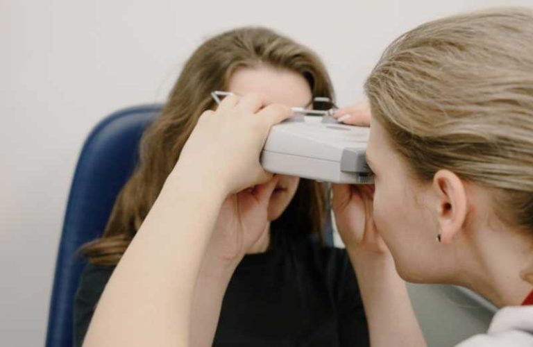 Comment se préparer à une opération LASIK