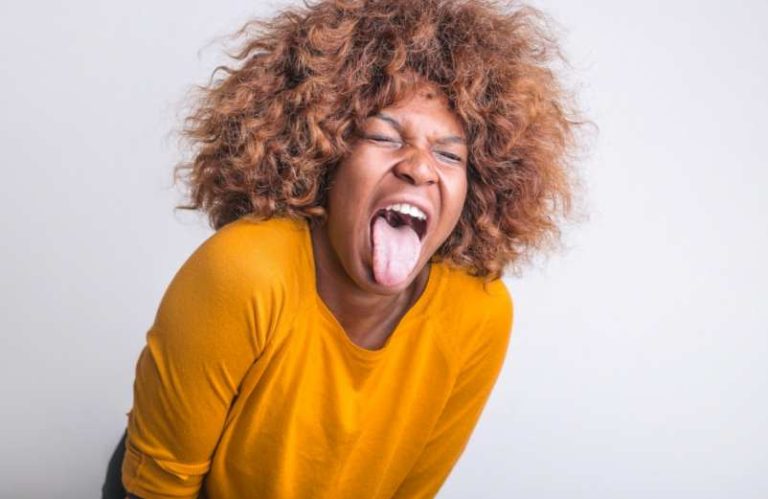 Remède de grand-mère langue qui pique : meilleures astuces